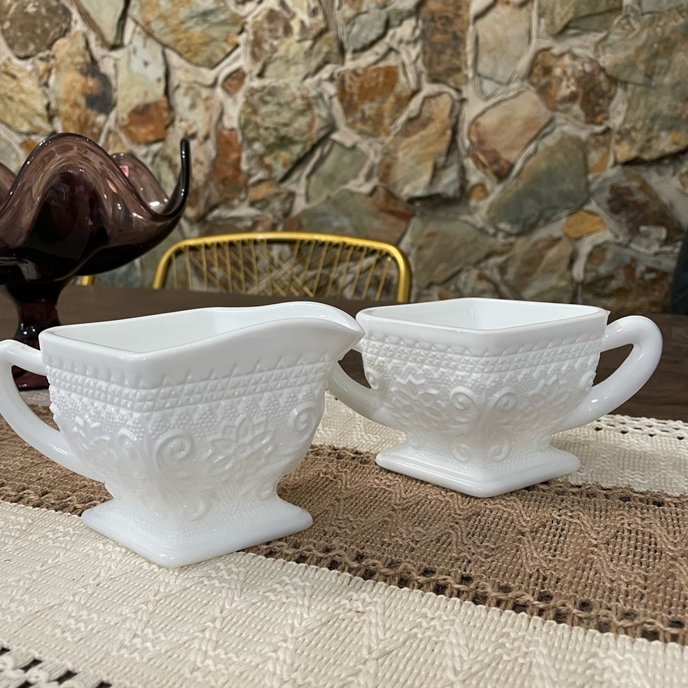 Beautiful vintage milk glass tiara pattern cream and sugar set